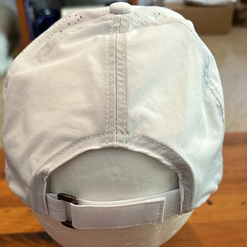 Gaiam Baseball style cap. One size, white. New without tags - Picture 4 of 6